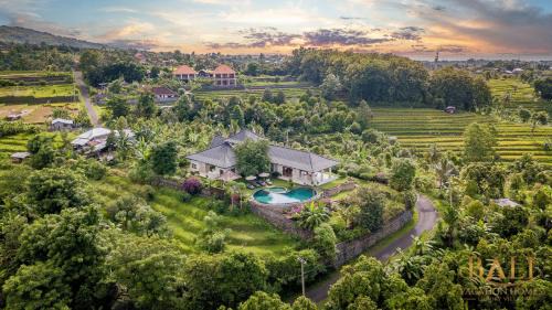 A Serene Haven in Nature!