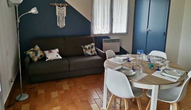 A short drive to Parcours Vitalité! Private Kitchenette, Pool & Free Parking!