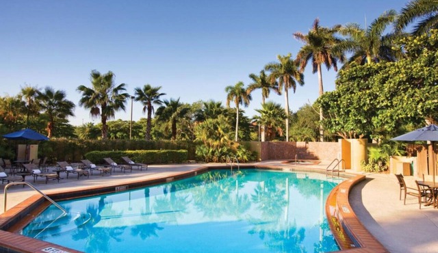 A short drive away from Phillips Park! 2 Contemporary Units! Pool, Pets Allowed!