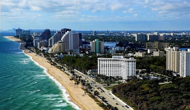 A Short Drive from Pompano Beach! Ocean View Accommodation! Parking, Pool!