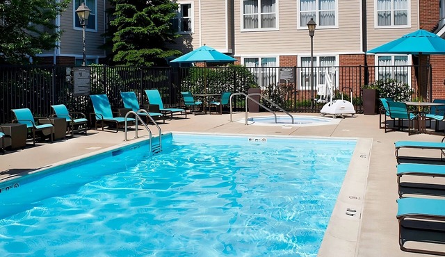 A short drive to Independence Grove Forest Preserve! Pets Allowed, Parking, Pool