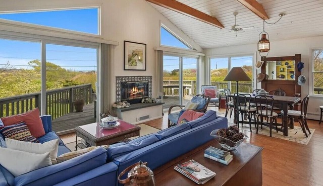 A short walk to Ditch Plains Beach cliffs,Shadmore Park,beach. Openings in Sept!