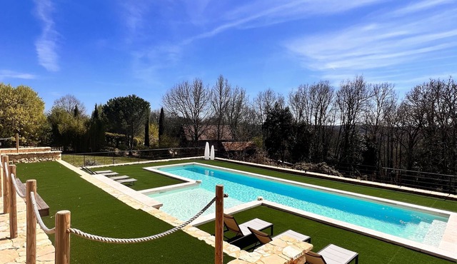 A SINGLE Gîte with large heated swimming pool, large garden and view of the forest