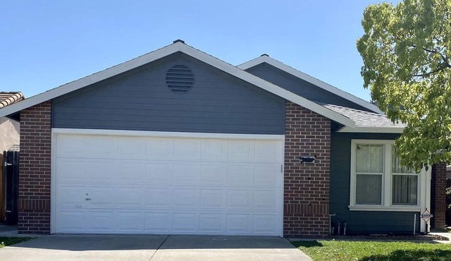 (A) Single Story In Citrus Heights. 3 bed, 2 bath, 2 car garage and yard.