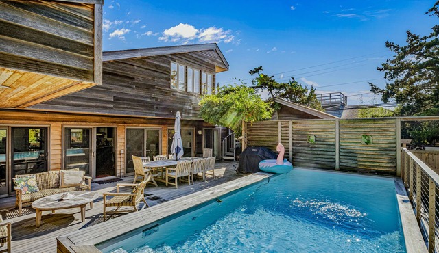 A slice of paradise 1 block to beach with private pool, 3 decks, modern interior