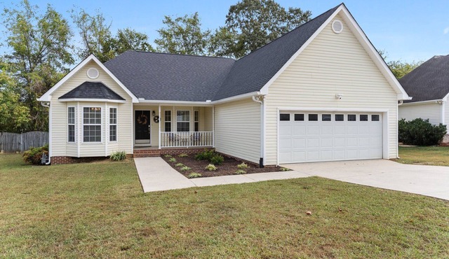 A Slice of the South! Well kept home on peaceful cut-de-sac in Ooltewah.