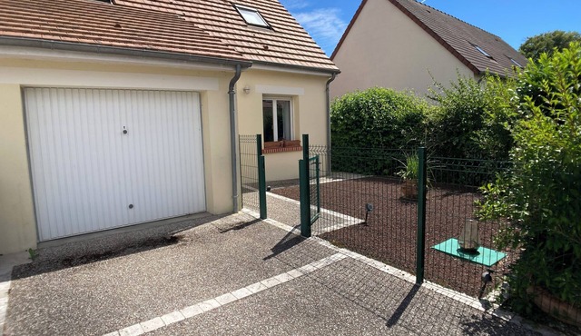 A small house with a pretty garden to relax in