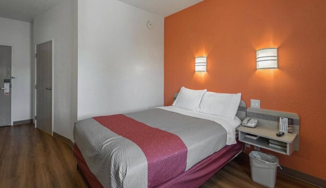 A Sophisticated & Stylish Suite! Pets Allowed
