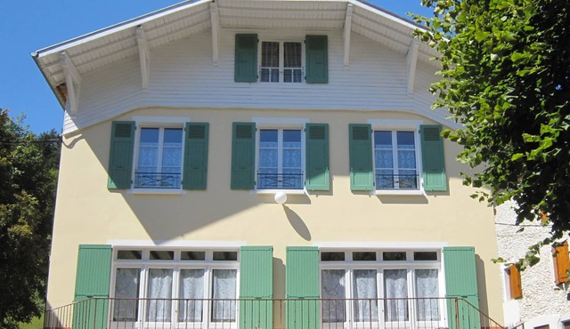 A spacious, welcoming house between village, field and forest.