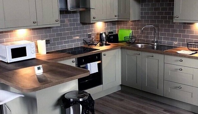 A spacious 1 bedroom in an historic building (3LIT)