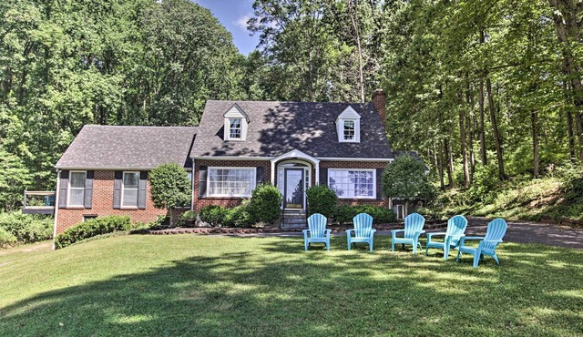 A spacious 5-bedroom, 3.5-bath home designed for relaxed winter gatherings. With multiple living areas, a large kitchen for shared meals, and plenty of room to spread out, The Wine Cottage is ideal for families or friends gathering near Nelson 151.