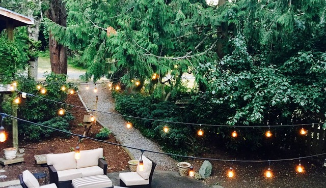 A Spacious And Unique Stay On 5 Beautiful Acres In Town