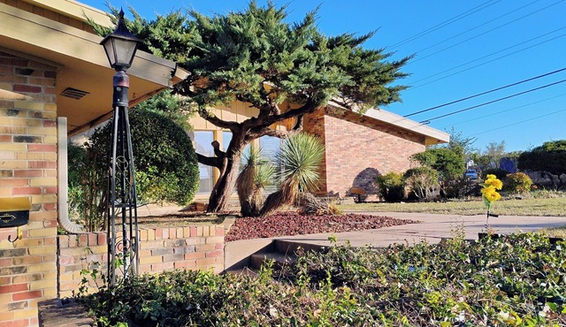 A spacious country home right in the heart of the city n