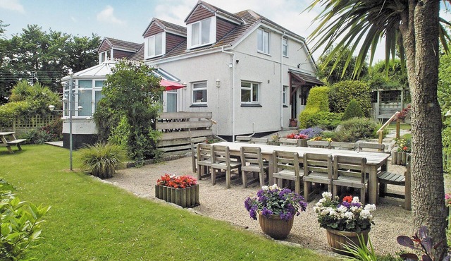 A spacious detached house just 1 mile from Hayle Towans beach.