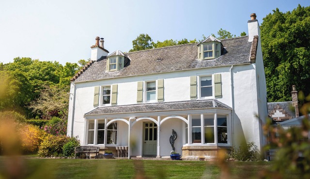 A spacious family retreat in the Highlands. Pet Friendly