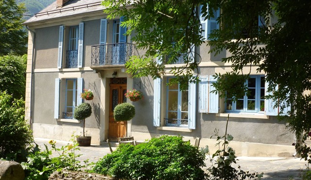 A Spacious, comfortable and welcoming old farmhouse