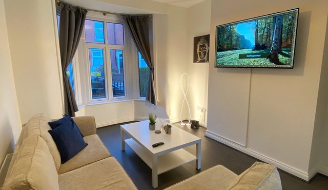 A spacious & modern 3-bed home.