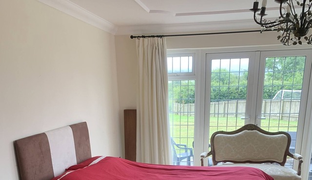 A Spacious Modern Bungalow With Off-road Parking for Several Vehicles - Private