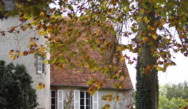 A spacious setting surrounded by naturenThe castle and its cottage.