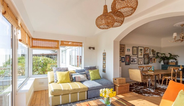 A spacious & stylish coastal house near Thurlestone with views!