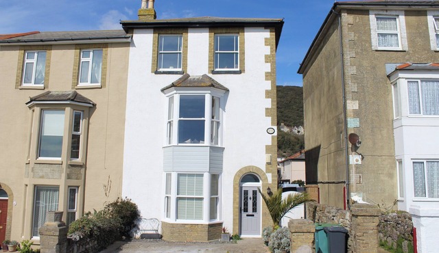A spacious Victorian house, with stunning sea views and close to town and sea.