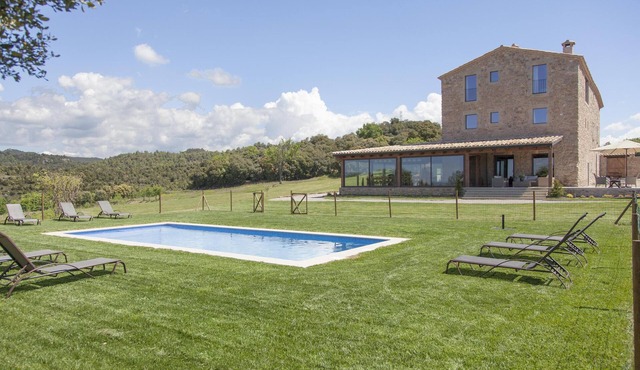 A SPECTACULAR GLASS ROOM AND TWO UPPER FLOORS