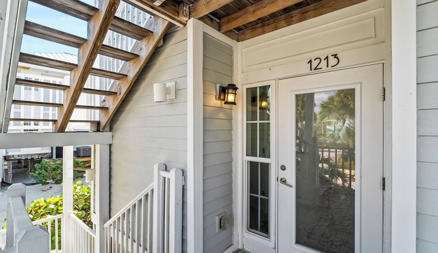 A Spectacular View of the Sunsets from this Spectacular Island Villa, B1213A