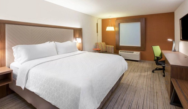 A Staycation to Remember! Great for Couples -S