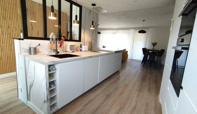 A stone's throw from the medieval town, pretty house ideal for families