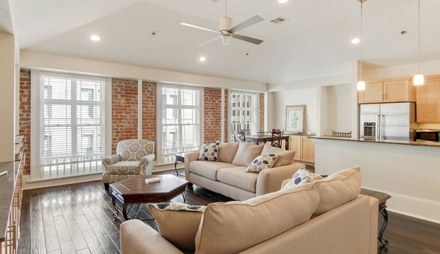 “A Stone's Throw” from French Quarter-Modern Charm Gorgeous CBD Condo
