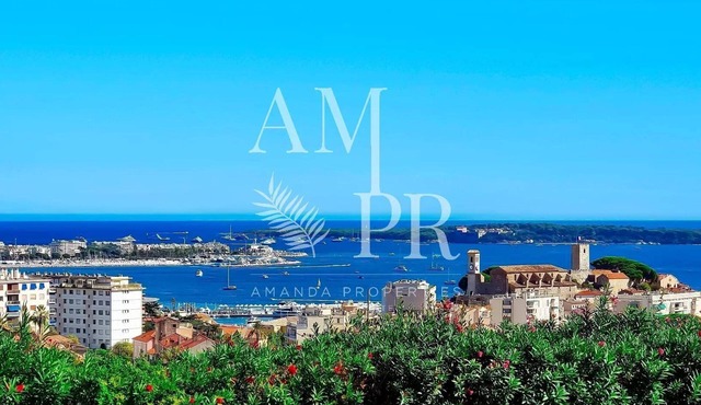 A stone's throw from the Croisette - sea view - Unique villa