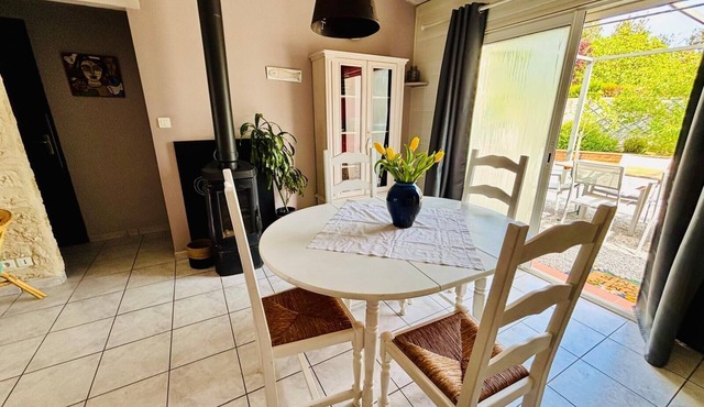 A stopover under the fruit trees