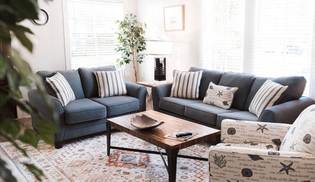 A Stroll away from Downtown!Prime Location,10 guests,pet-friendly,historic home