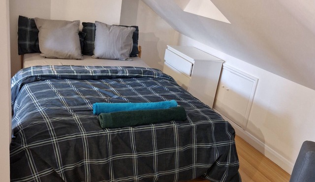 A studio overbooking the city