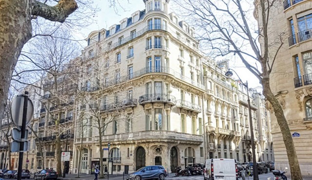 A STUNNING 100M2 FRENCH APARTMENT BY THE CHAMPS ELYSEES -A SPACE OF LUXURY