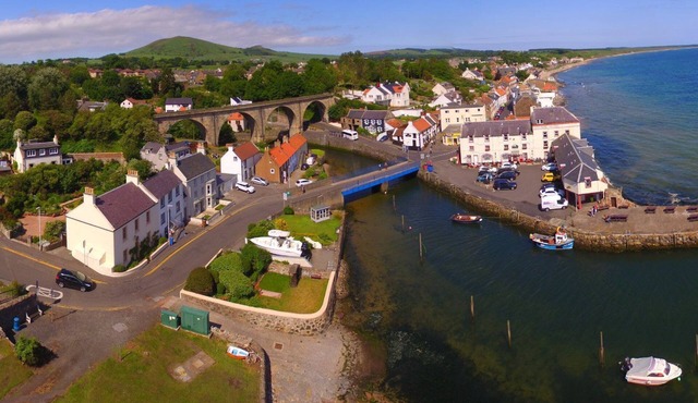 A stunning 3 bedroomed house with a commanding view over the harbour of Lower Largo