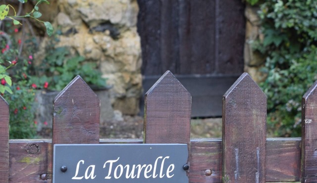 A stunning country house, within easy reach of the Loire Valley, Le Mans and Paris