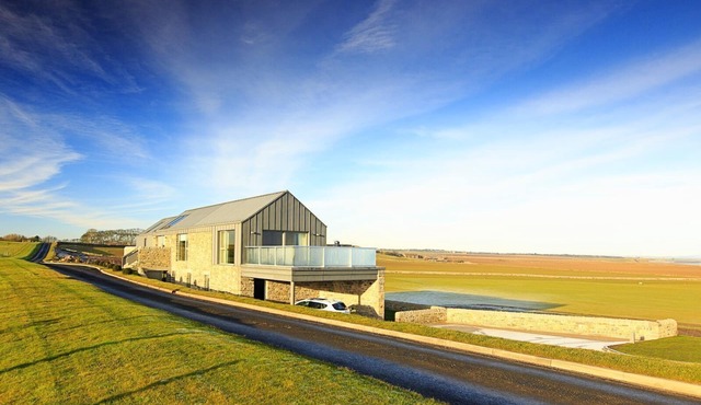 A stunning house that sleeps 11 guests in 6 bedrooms