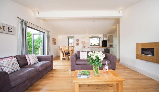 A stunning luxury lodge, perfect for a couples retreat or family break.