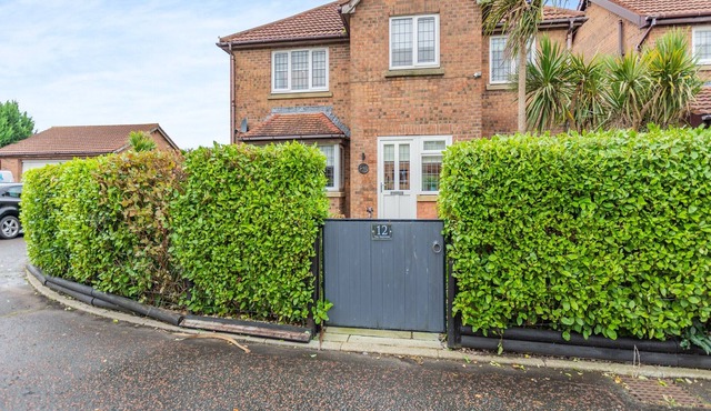 A stunning, spacious, and detached property complete with hot tub and summer house with pool table.