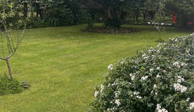 A stunning villa - 5 mins from rivers and cafes!