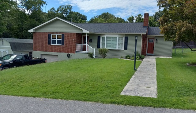 A Stylish 2+ Bedroom Rancher