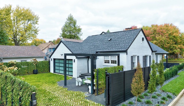 A stylish and charming retreat in a beautiful 1924 Bungalow in the heart of Butler-Tarkington - Pet Friendly.