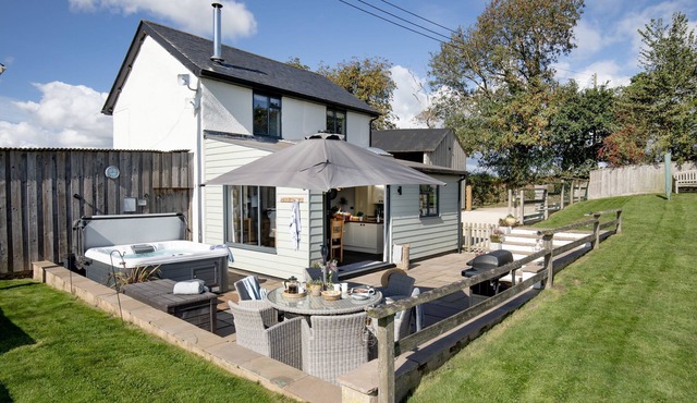 A stylish and comfortable countryside cottage set on a charming working farm