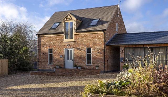 A stylish, beautifully presented - Shire Cottage