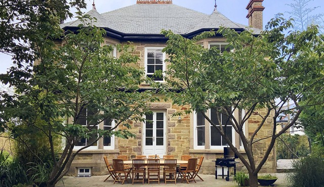 A substantial six double bedroom property located in the heart of St Agnes.