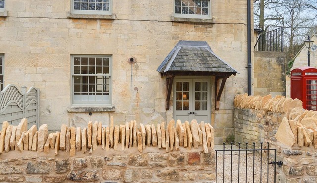 A sudeley castle cottage that sleeps 4 guests in 2 bedrooms