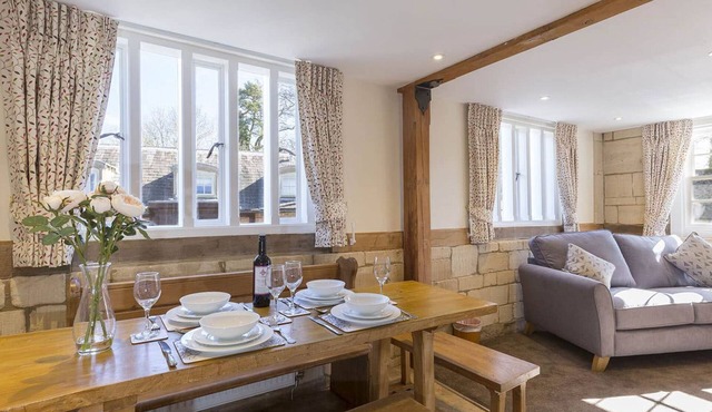 A sudeley castle cottage that sleeps 4 guests in 3 bedrooms