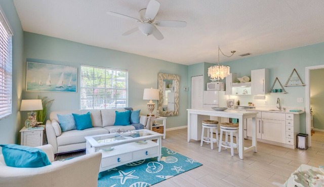 A Suite Retreat - fully appointed, charming and private apartment