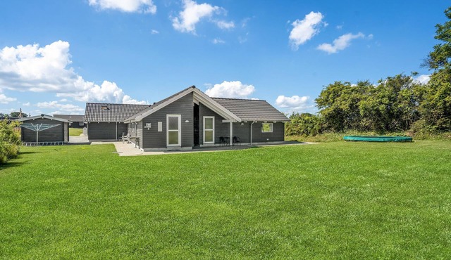 A sumptuous, well-equipped vacation home for the athletically active.